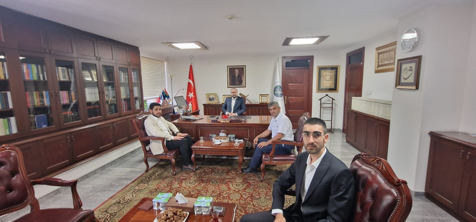 Diyanet İşleri Başkan yardımcımız sayın Selim Argun hocamızı makamında ziyaret