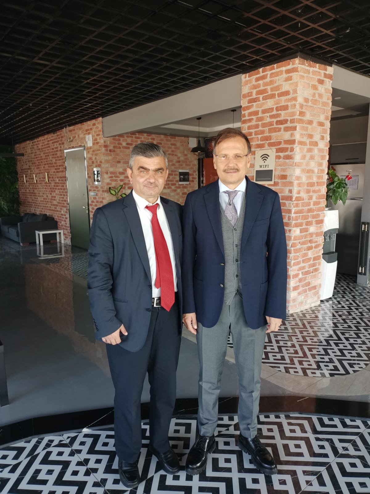 Cumhurbaşkanlığı Hukuk Kurulu üyesi, eski başbakan yardımcısı Sayın Hakan Çavuşoğlu Bey’i makamında ziyaret